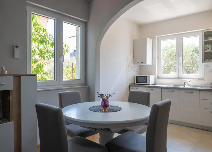 Modern Apartment Edda - Quiet Area - Close To Old Town And Beaches